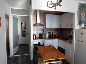 Køkken eller tekøkken på Casa Miramar Santa Pola