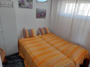 En eller flere senge i et værelse på Casa Miramar Santa Pola