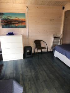Postel nebo postele na pokoji v ubytování WOMOCAMP Holzhütte 1