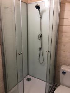 Koupelna v ubytování WOMOCAMP Holzhütte 1