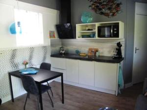 Köök või kööginurk majutusasutuses Studio bed & Strand
