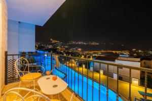 A balcony or terrace at Talia Apart