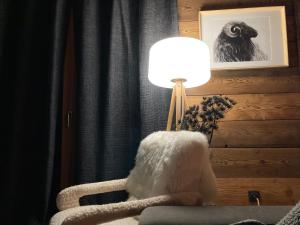Chalet avec jacuzzi - 150 m des remontées的休息区
