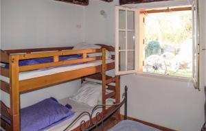 2 Bedroom Cozy Home In Bidarray客房内的一张或多张床位