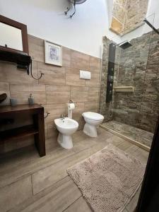 a bathroom with a toilet and a shower and a sink at Casa Vacanze Momò a Nardò in Nardò