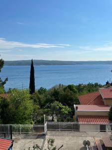 ドラマリにあるApartments Lunaの大水の景色