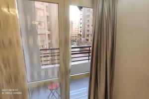 Balkón nebo terasa v ubytování شقة للإيجار المفروش المدد القصير بكمبوند سما القاهرة.