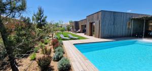 Poolen vid eller i närheten av Casa di Leccia, Superbe Villa à proximité immédiate des plages, piscine privée
