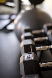 Fitness centrum a/nebo fitness zařízení v ubytování Home Hotel Tapetfabriken