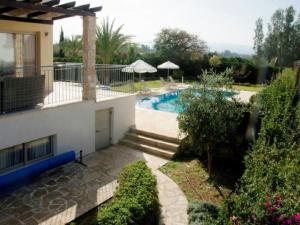 Villa Limni Sandy Beach Villas - Heated Pool - Jacuzzi - Private Beach Area tesisinde veya buraya yakın yüzme havuzu