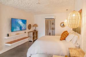 Телевизор и/или развлекательный центр в Bora Bora Beach Club Cartagena