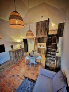 a living room with a table and chairs and a kitchen at DomkiTomki in Biskupice