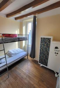 a room with two bunk beds and a window at Gite de la Fontaine in La Bazouge-des-Alleux