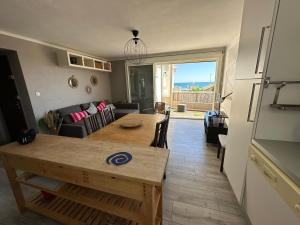 Posezení v ubytování Appartement de l'oursinière 4/6 pers vue mer