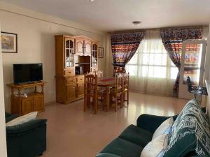 a living room with a couch and a table at Precioso apartamento en Benahadux a 9 km Almería in Benahadux