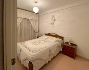 a small bedroom with a bed and a window at Precioso apartamento en Benahadux a 9 km Almería in Benahadux