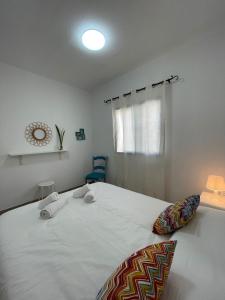 Postel nebo postele na pokoji v ubytování Cangrejo House in Famara, Super Wifi