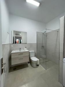 Koupelna v ubytování Cangrejo House in Famara, Super Wifi + 26 fotografií