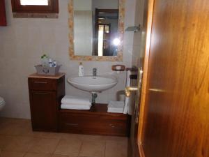 a bathroom with a sink and a mirror at Gli Ulivi in Alghero