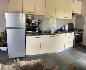Kuchyň nebo kuchyňský kout v ubytování MK Residences