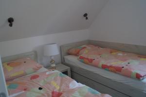 two beds sitting next to each other in a bedroom at Villa Luis in Dziwnów