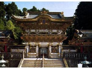 un edificio con scale di fronte a un edificio di Gasthof Ami - Vacation STAY 96492v a Nikko