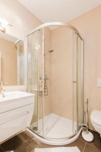 Koupelna v ubytování Beachfront Vila Angelina + 46 fotografií