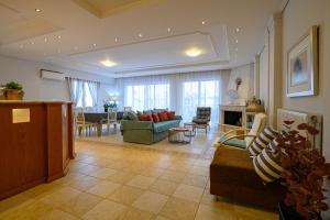 A seating area at Marine Luxury Apartment Kalamata
