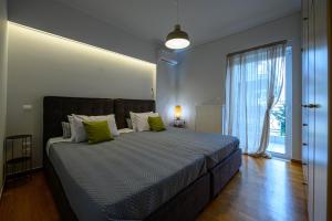 A bed or beds in a room at Marine Luxury Apartment Kalamata