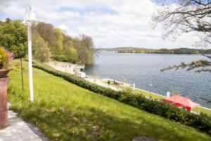 a view of a body of water with a street light at Apartment am Kurpark in Bad Segeberg