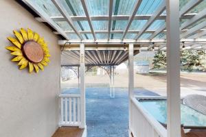 a sunflower decoration on a porch with a glass ceiling at Lazy Dayz Cottage in Christina Lake