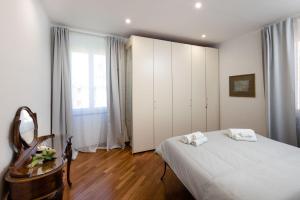 Кровать или кровати в номере Casa mia a Nervi