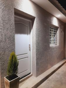 a door with a plant in a pot next to a wall at Casa entre Montañas in San Juan