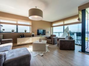 Μια τηλεόραση ή/και κέντρο ψυχαγωγίας στο Apartment in Veere with Lake Views & Marina