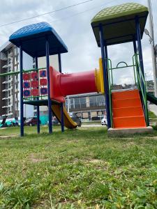Kawasan permainan kanak-kanak di Espectacular apartamento amplio y moderno a solo 20 min de termales