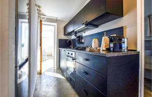 Kuchyň nebo kuchyňský kout v ubytování Nice Home In Balestrate