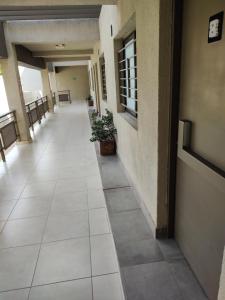 a hallway of a building with white tile floors at 787 Suites in La Cieneguita