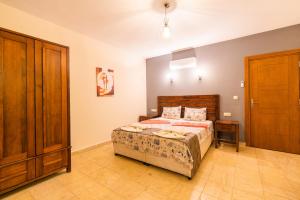 A bed or beds in a room at Talia Apart