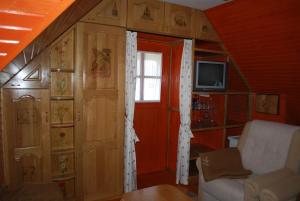 TV a/nebo společenská místnost v ubytování Apartma Mihovc
