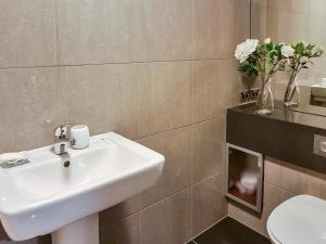 a bathroom with a sink and a toilet at Oxleys 203 in Picton