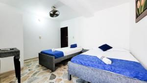 Postel nebo postele na pokoji v ubytování Hotel Acapulco Caucasia