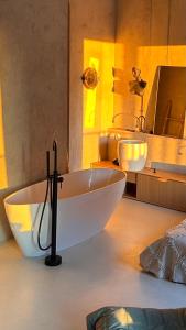 Posteľ alebo postele v izbe v ubytovaní Tulum Apartament - Top Design - PROJECTOR - FREE PARKING - Bath - Spodek - MCK + 32 fotografií