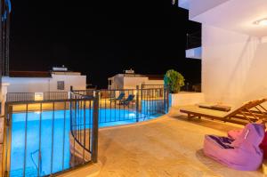The swimming pool at or close to Talia Apart
