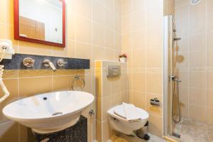 A bathroom at Talia Apart