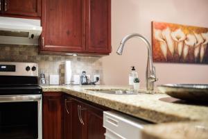 A cozinha ou kitchenette de Forest Trails by Outpost Whistler