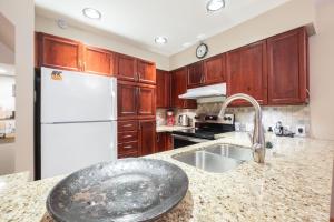 A cozinha ou kitchenette de Forest Trails by Outpost Whistler