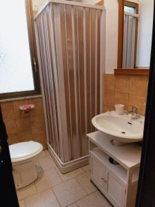 a bathroom with a shower and a toilet and a sink at Appartamento in centro in Lampedusa