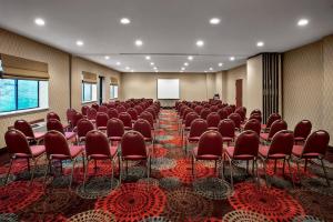 Бизнес-центр и/или конференц-зал в Holiday Inn Express & Suites East Greenbush Albany-Skyline by IHG +38 фотографий