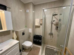 Koupelna v ubytování Luxury Seaview Penthouse Apartments at Valencia Gardens + 27 fotografií