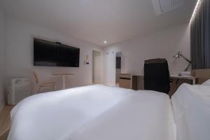 Letto o letti in una camera di Aank Hotel Daejeon Yuseong 1st